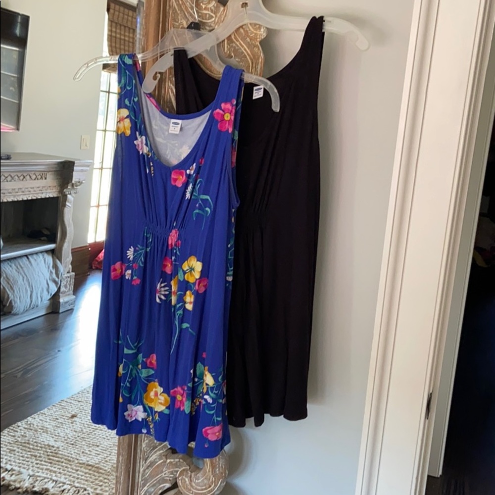 2 maternity tops